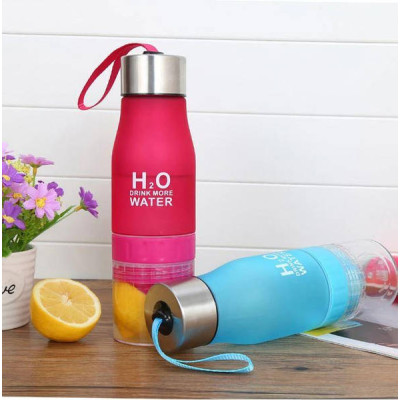 Спортивна пляшка-соковитискач H2O Water bottle (в асортименті)
