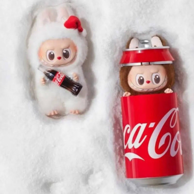 Іграшка-брелок Labubu у банку Coca-Cola Коричневий персонаж ЛАБУБУ з вушками