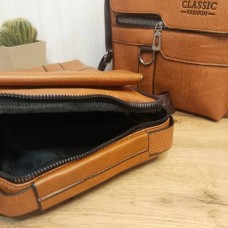 Сумка чоловіча з ручкою через плече шкірозамінник 22х25х8см Classic Fashion Світло-коричнева