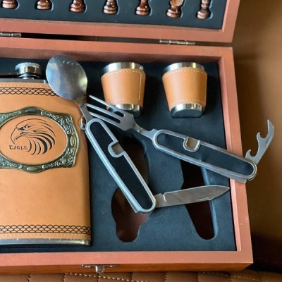 Набір подарунковий Фляга+Шахати+2 чарки+2 столові мультиприлади wine jug AND 5507